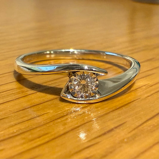 9CT WHITE GOLD DIAMOND RING