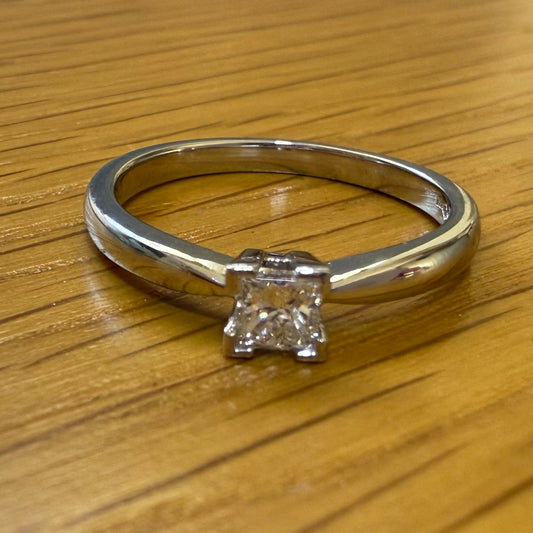 PLATINUM DIAMOND SOLITAIRE RING