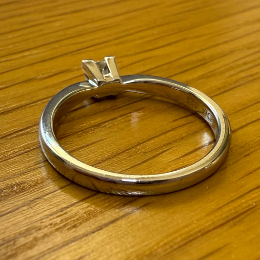 PLATINUM DIAMOND SOLITAIRE RING
