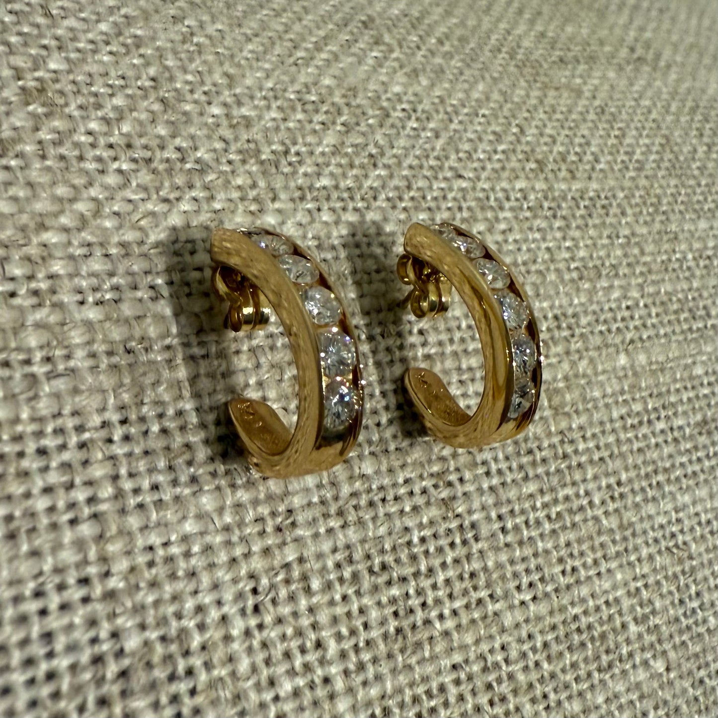 18CT YELLOW GOLD DIAMOND EARRINGS