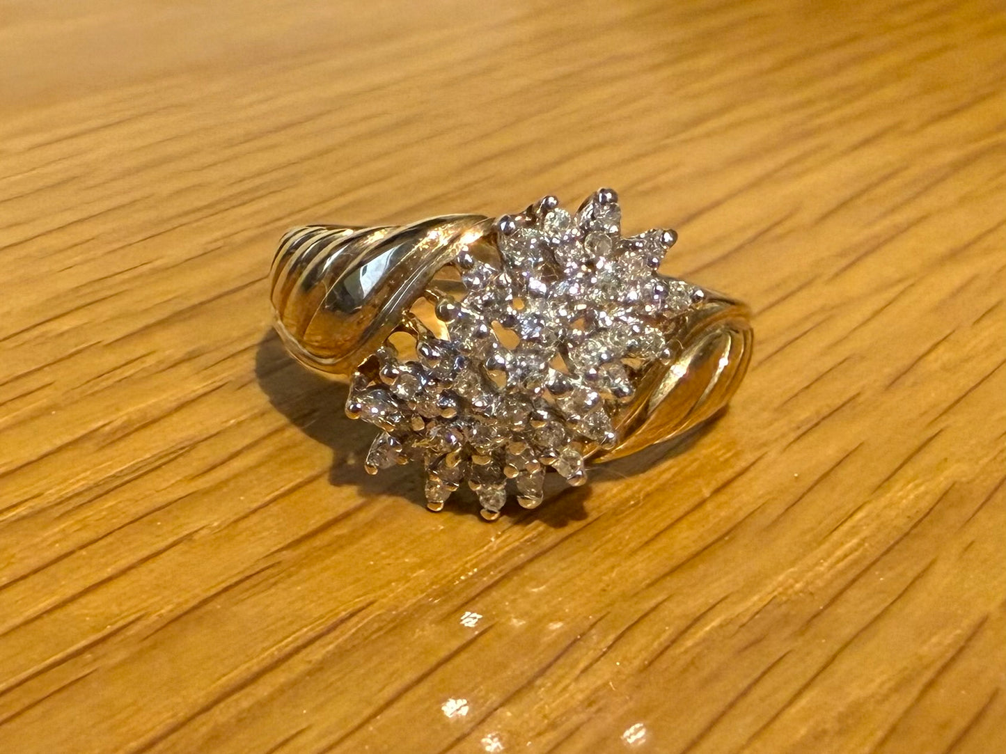 9CT YELLOW GOLD DIAMOND CLUSTER RING