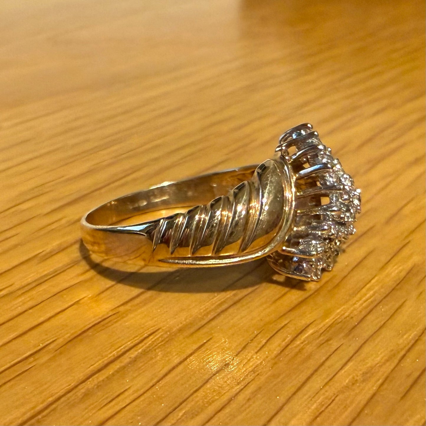 9CT YELLOW GOLD DIAMOND CLUSTER RING
