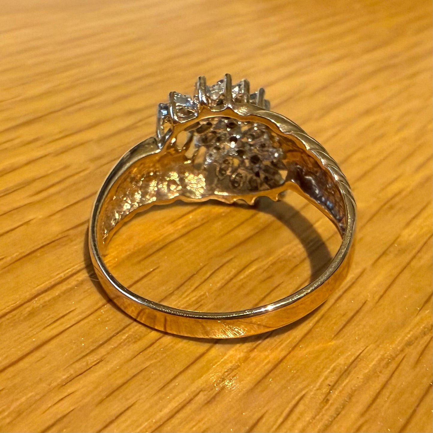 9CT YELLOW GOLD DIAMOND CLUSTER RING