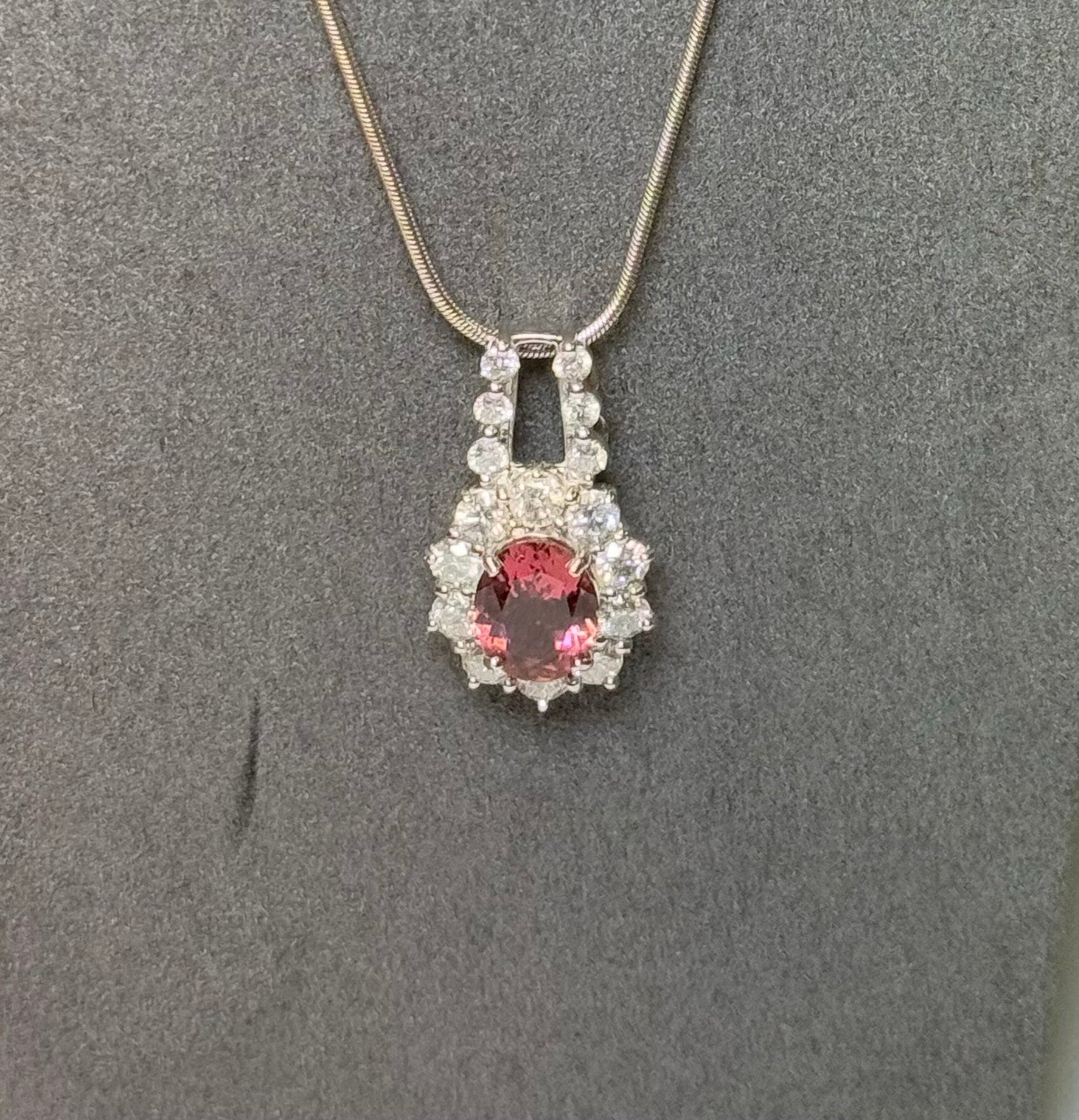 18CT WHITE GOLD PINK SAPPHIRE DIAMOND NECKLACE