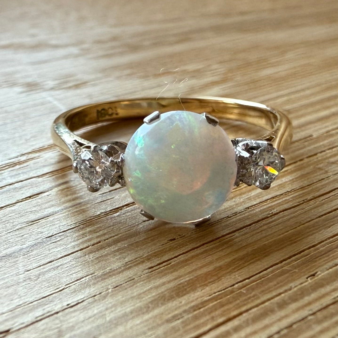 18CT YELLOW GOLD OPAL AND DIAMOND RING