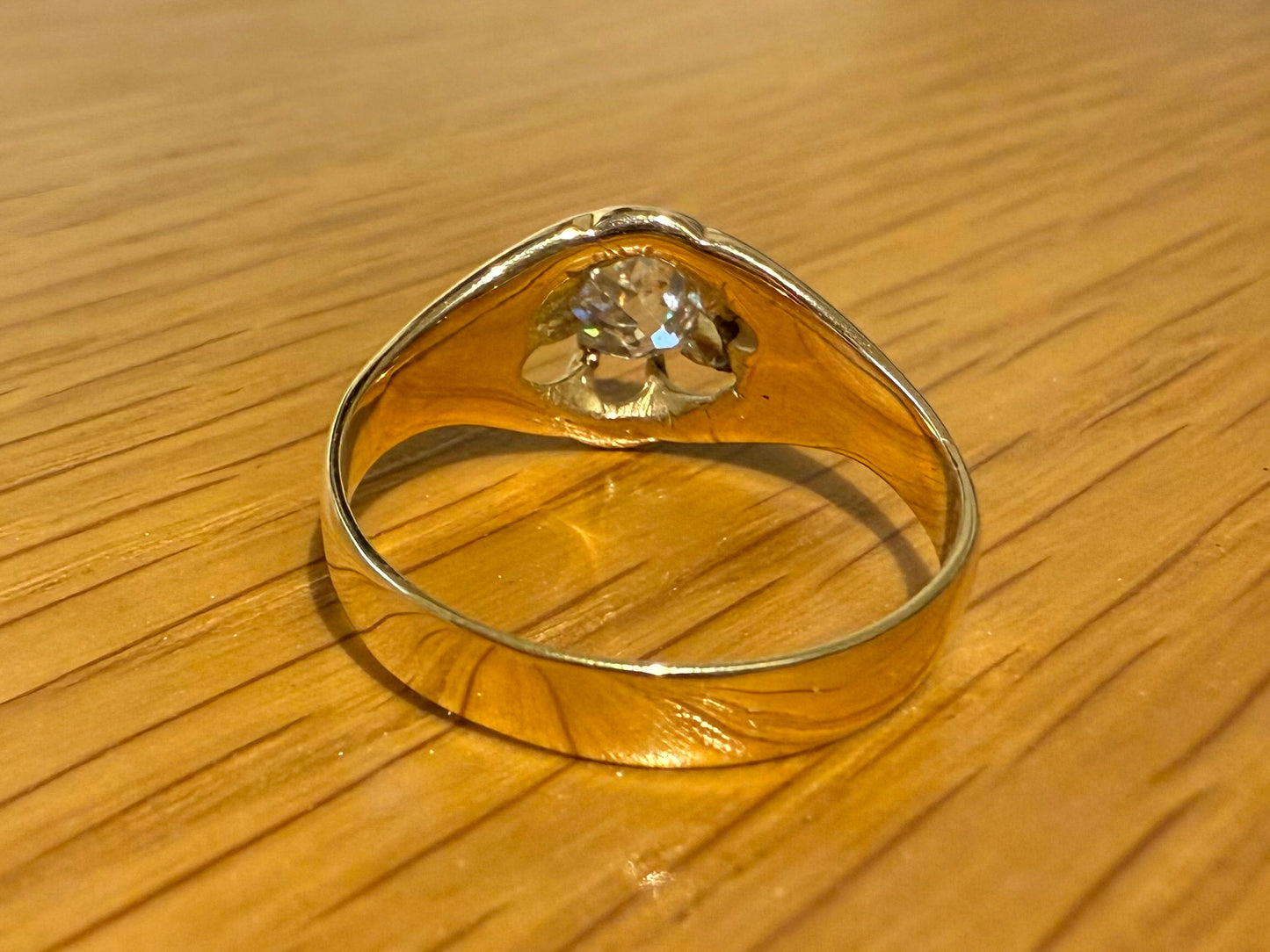 18CT YELLOW GOLD DIAMOND SINGLE STONE RING