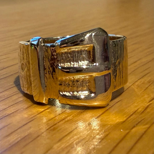 9CT YELLOW GOLD BUCKLE RING