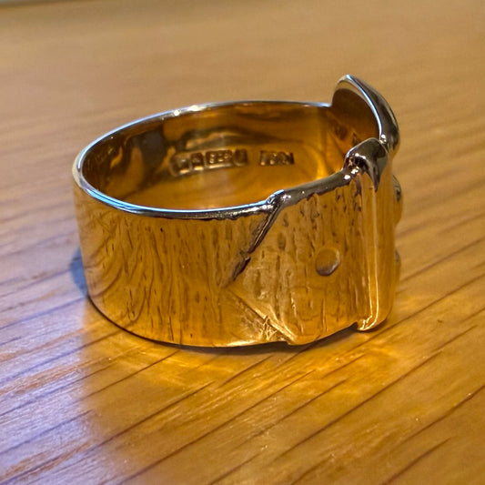 9CT YELLOW GOLD BUCKLE RING