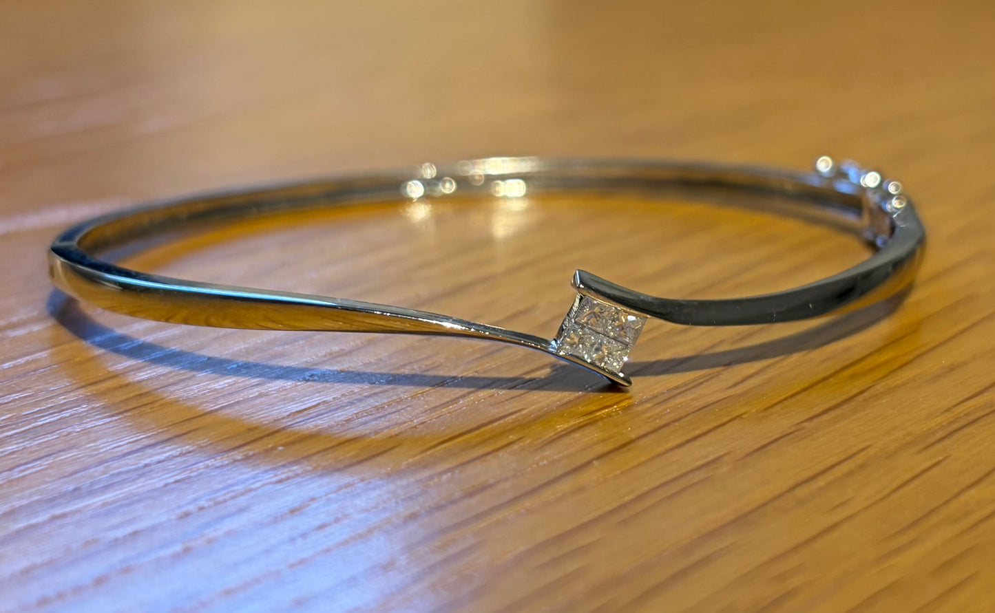 9CT WHITE GOLD DIAMOND BANGLE